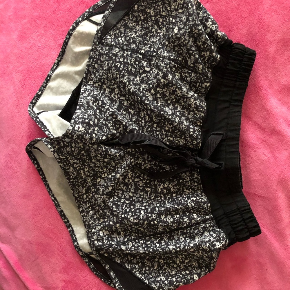 lululemon 2.5” shorts